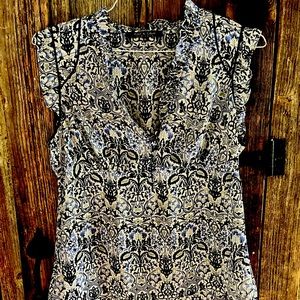 Sleeveless lightweight Top